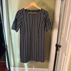 Banana Republic women’s striped dress detailed sleeve
